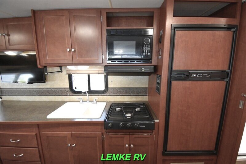 2014 Winnebago Minnie Winnie 31K   - Photo 12 - Rocklin, CA 95677