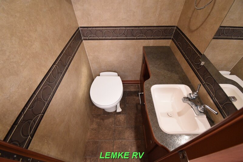 2014 Winnebago Minnie Winnie 31K   - Photo 24 - Rocklin, CA 95677