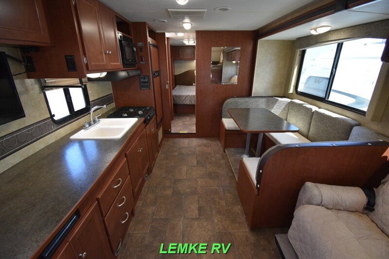 2014 Winnebago Minnie Winnie 31K   - Photo 2 - Rocklin, CA 95677