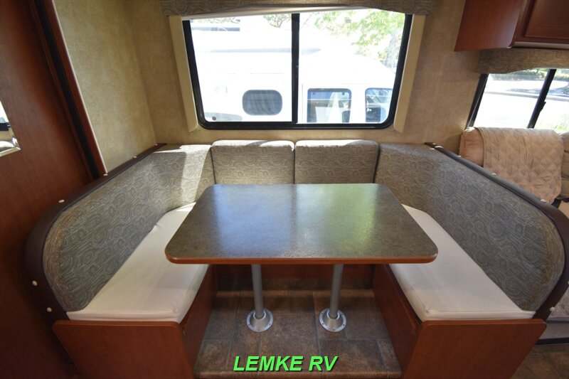 2014 Winnebago Minnie Winnie 31K   - Photo 15 - Rocklin, CA 95677