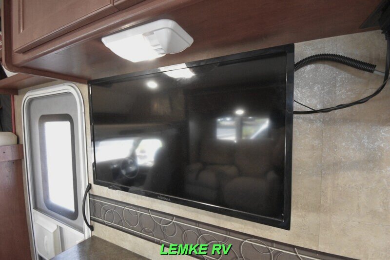 2014 Winnebago Minnie Winnie 31K   - Photo 25 - Rocklin, CA 95677