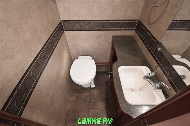 2014 Winnebago Minnie Winnie 31K   - Photo 20 - Rocklin, CA 95677