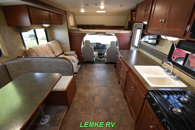 2014 Winnebago Minnie Winnie 31K   - Photo 5 - Rocklin, CA 95677