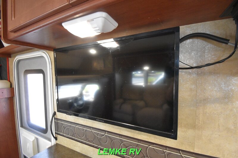 2014 Winnebago Minnie Winnie 31K   - Photo 27 - Rocklin, CA 95677