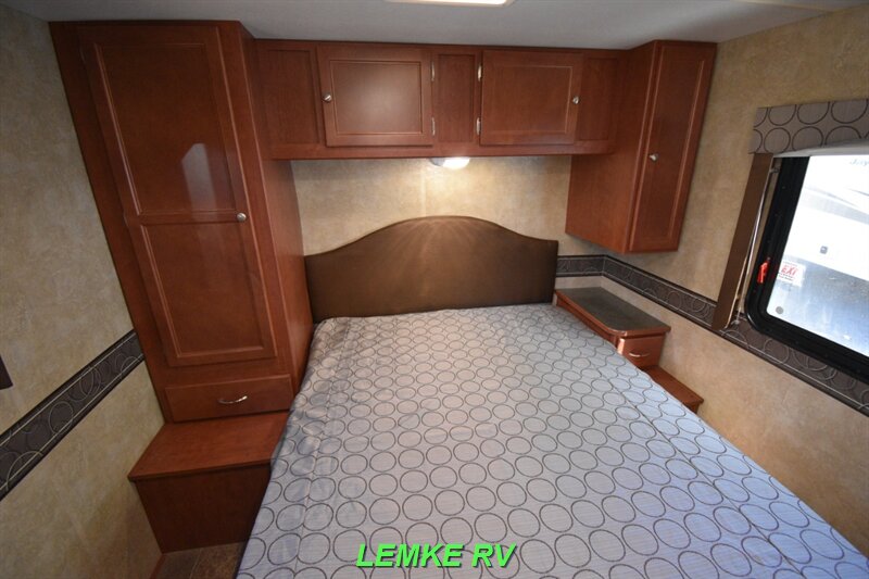 2014 Winnebago Minnie Winnie 31K   - Photo 20 - Rocklin, CA 95677