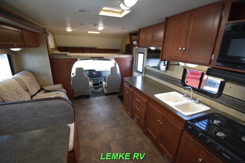 2014 Winnebago Minnie Winnie 31K   - Photo 17 - Rocklin, CA 95677