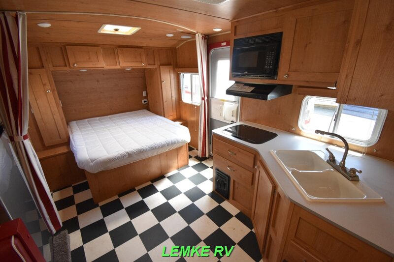 2020 Riverside RV Retro 193   - Photo 13 - Rocklin, CA 95677