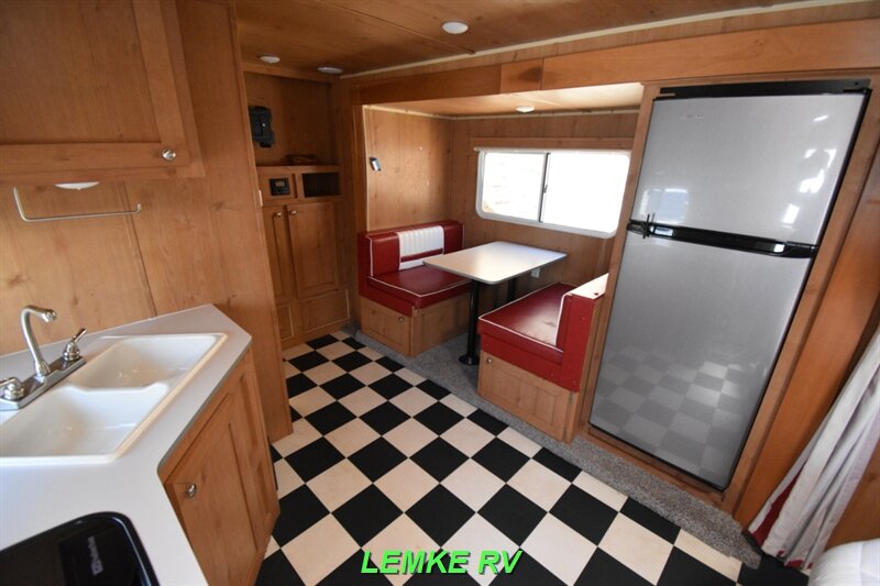 2020 Riverside RV Retro 193   - Photo 9 - Rocklin, CA 95677