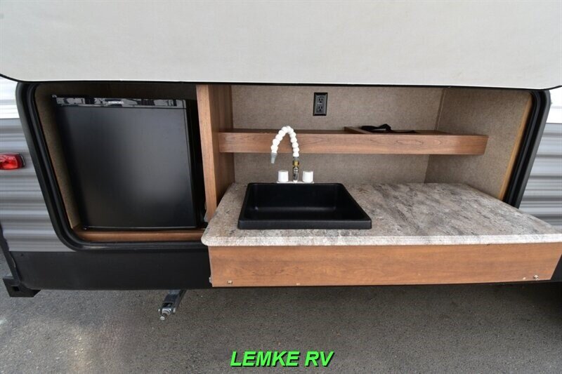 2018 Coachmen Catalina Legacy 293QBCK   - Photo 9 - Rocklin, CA 95677