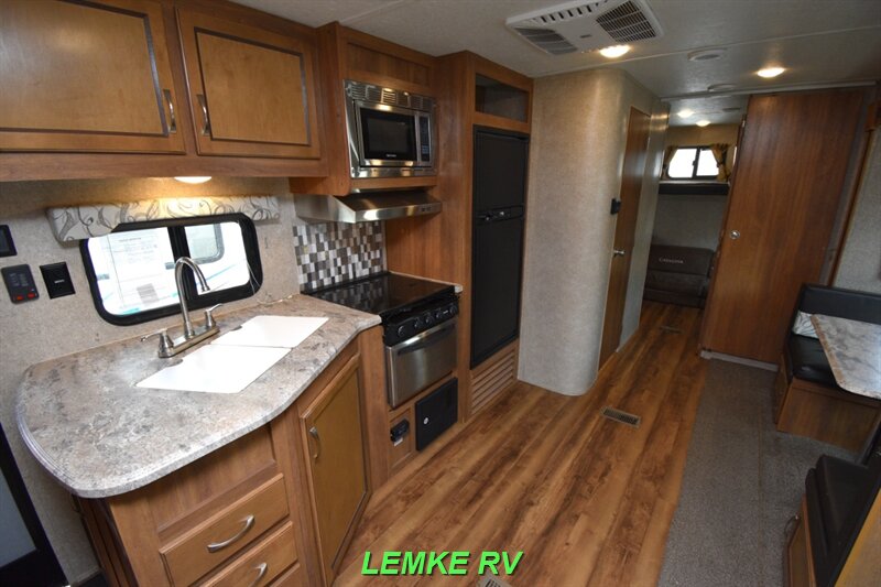 2018 Coachmen Catalina Legacy 293QBCK   - Photo 12 - Rocklin, CA 95677