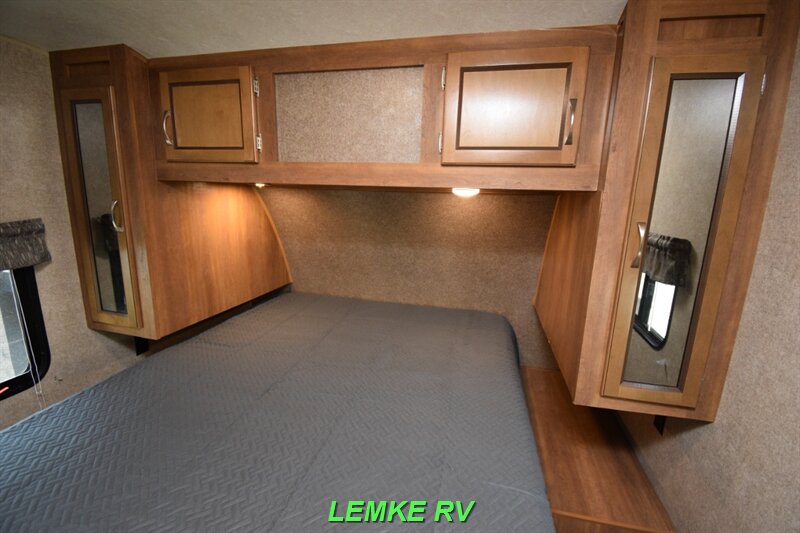 2018 Coachmen Catalina Legacy 293QBCK   - Photo 18 - Rocklin, CA 95677