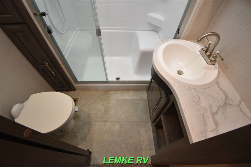 2018 CrossRoads RV Cruiser 339RL   - Photo 14 - Rocklin, CA 95677