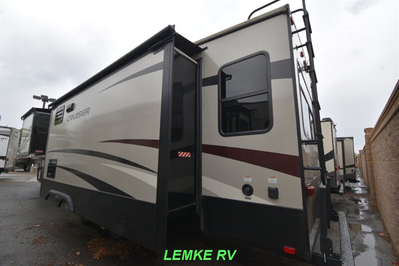 2018 CrossRoads RV Cruiser 339RL   - Photo 7 - Rocklin, CA 95677
