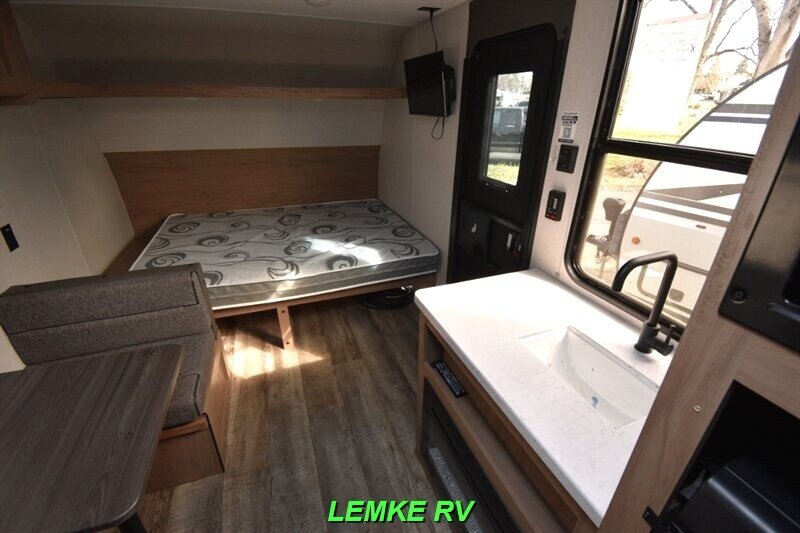 2024 Forest River Cherokee Wolf Den 16EV   - Photo 15 - Rocklin, CA 95677