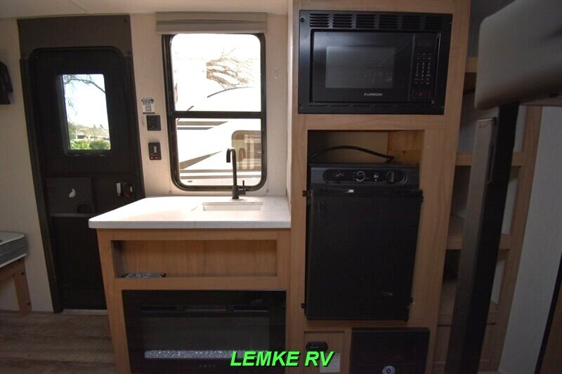 2024 Forest River Cherokee Wolf Den 16EV   - Photo 14 - Rocklin, CA 95677