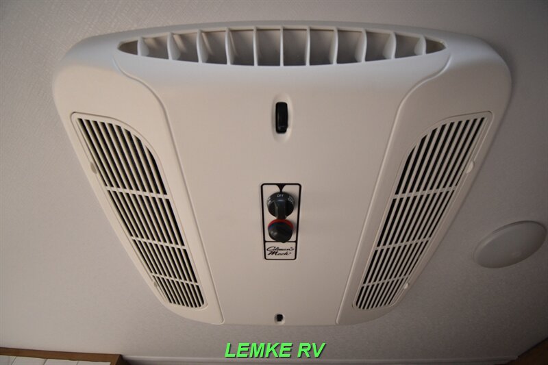 2024 Forest River Cherokee Wolf Den 16EV   - Photo 21 - Rocklin, CA 95677