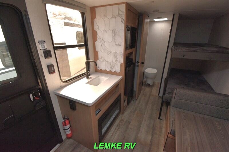 2024 Forest River Cherokee Wolf Den 16EV   - Photo 12 - Rocklin, CA 95677