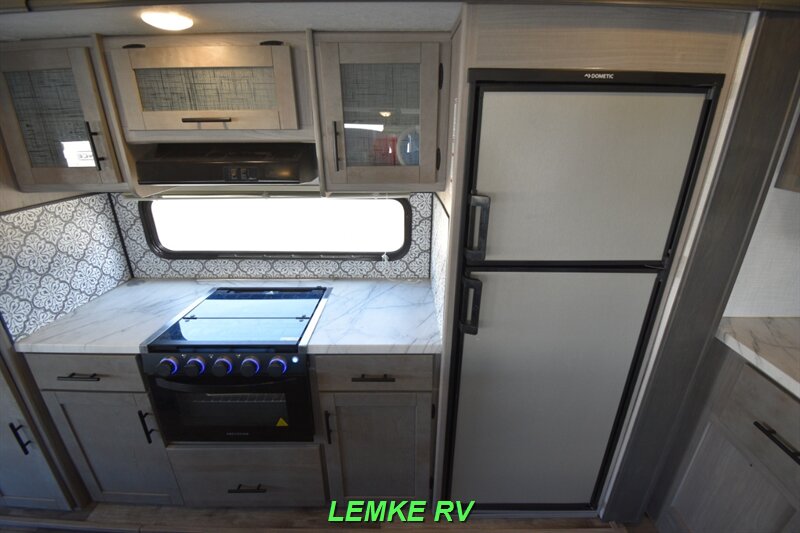 2022 Dutchmen Coleman Light 2955RL   - Photo 14 - Rocklin, CA 95677