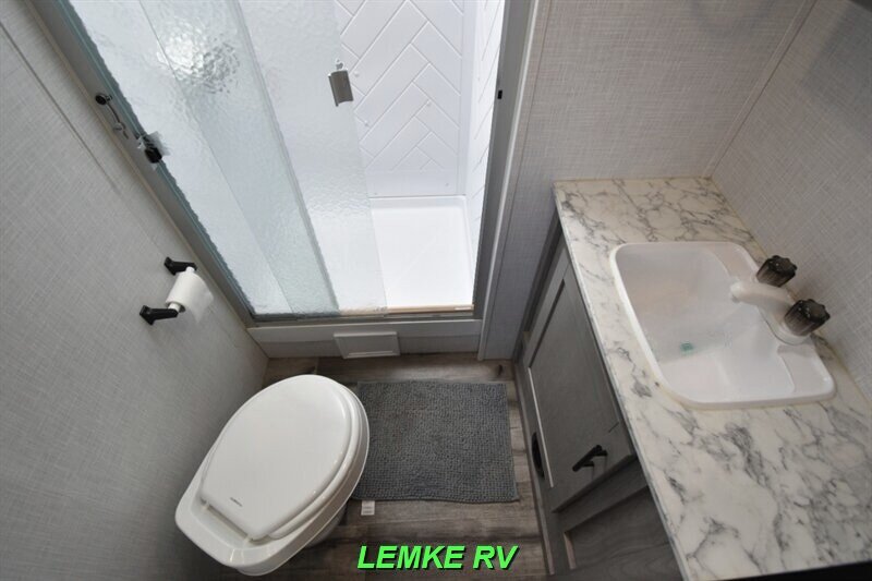 2022 Dutchmen Coleman Light 2955RL   - Photo 18 - Rocklin, CA 95677
