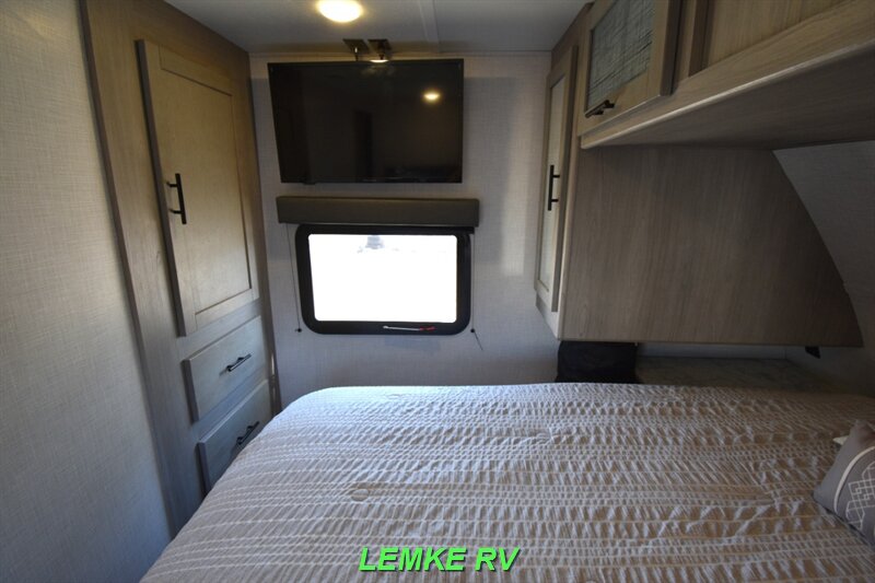 2022 Dutchmen Coleman Light 2955RL   - Photo 20 - Rocklin, CA 95677