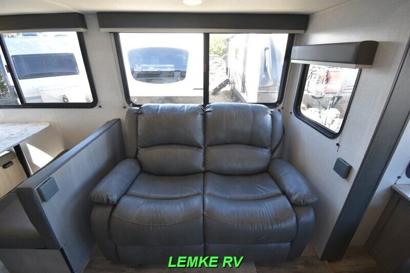 2022 Dutchmen Coleman Light 2955RL   - Photo 16 - Rocklin, CA 95677