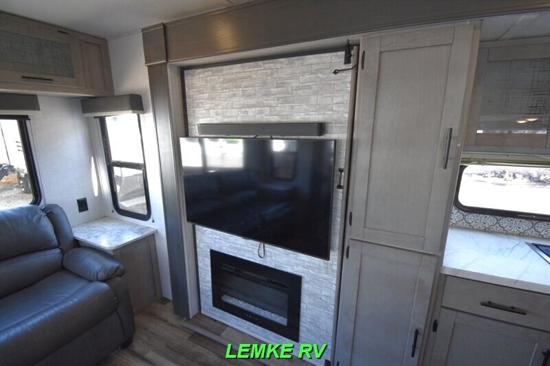 2022 Dutchmen Coleman Light 2955RL   - Photo 22 - Rocklin, CA 95677