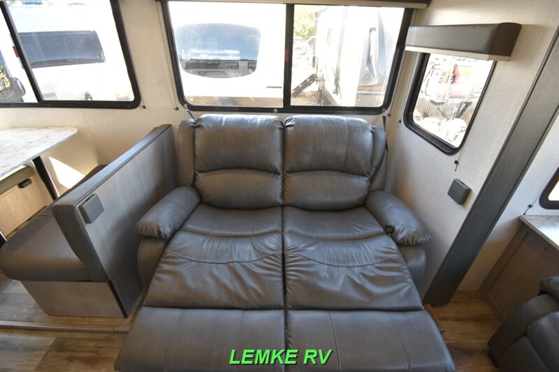 2022 Dutchmen Coleman Light 2955RL   - Photo 24 - Rocklin, CA 95677