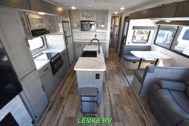 2022 Dutchmen Coleman Light 2955RL   - Photo 5 - Rocklin, CA 95677