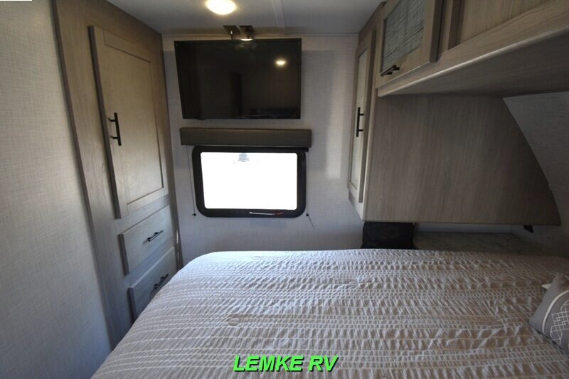 2022 Dutchmen Coleman Light 2955RL   - Photo 20 - Rocklin, CA 95677
