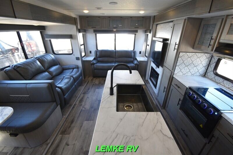 2022 Dutchmen Coleman Light 2955RL   - Photo 5 - Rocklin, CA 95677