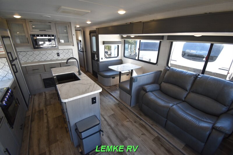 2022 Dutchmen Coleman Light 2955RL   - Photo 12 - Rocklin, CA 95677
