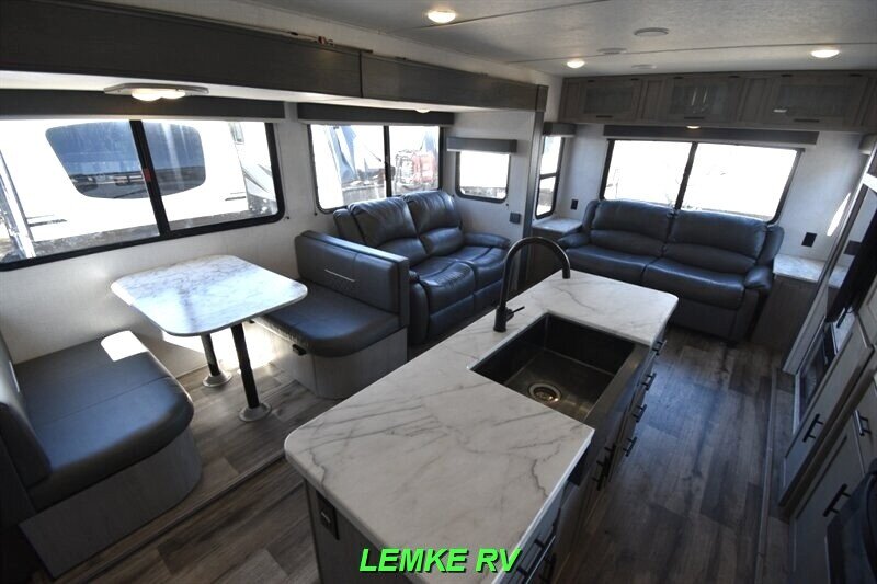 2022 Dutchmen Coleman Light 2955RL   - Photo 11 - Rocklin, CA 95677