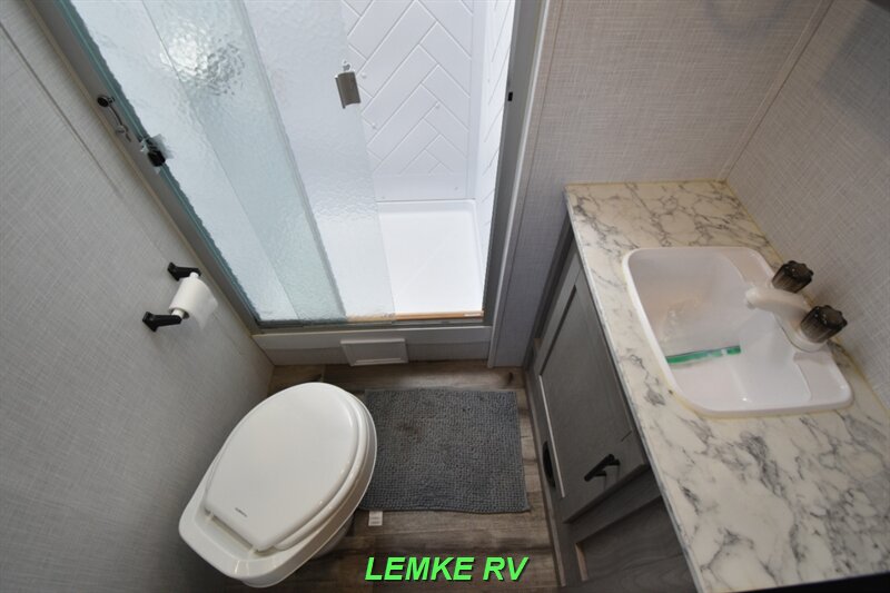 2022 Dutchmen Coleman Light 2955RL   - Photo 18 - Rocklin, CA 95677