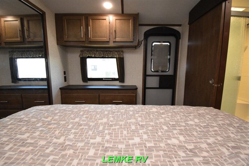 2019 Keystone Cougar Half-Ton 29RLDWE   - Photo 18 - Rocklin, CA 95677