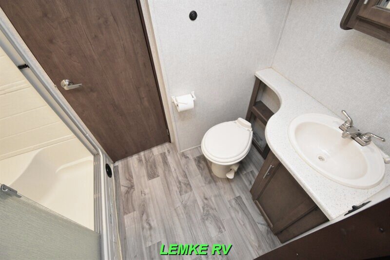 2019 Keystone Cougar 29RLD   - Photo 20 - Rocklin, CA 95677