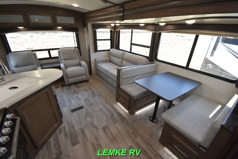2019 Keystone Cougar 29RLD   - Photo 13 - Rocklin, CA 95677