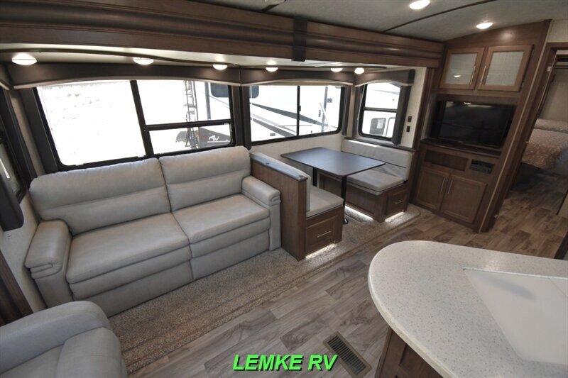 2019 Keystone Cougar 29RLD   - Photo 10 - Rocklin, CA 95677