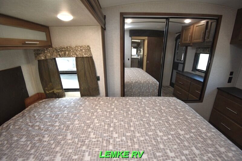 2019 Keystone Cougar 29RLD   - Photo 18 - Rocklin, CA 95677