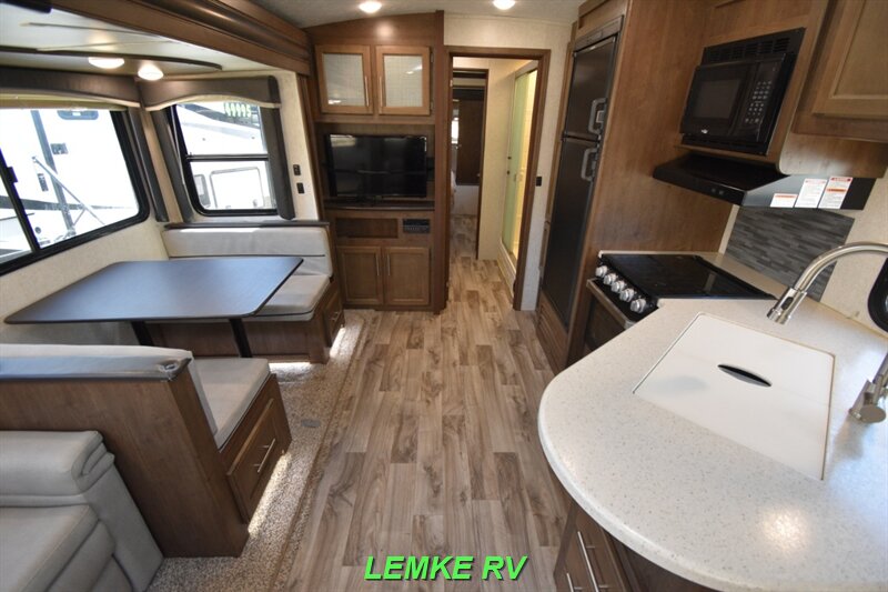 2019 Keystone Cougar Half-Ton 29RLDWE   - Photo 5 - Rocklin, CA 95677