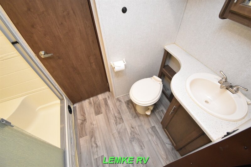 2019 Keystone Cougar Half-Ton 29RLDWE   - Photo 19 - Rocklin, CA 95677