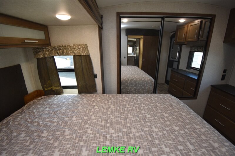 2019 Keystone Cougar Half-Ton 29RLDWE   - Photo 17 - Rocklin, CA 95677