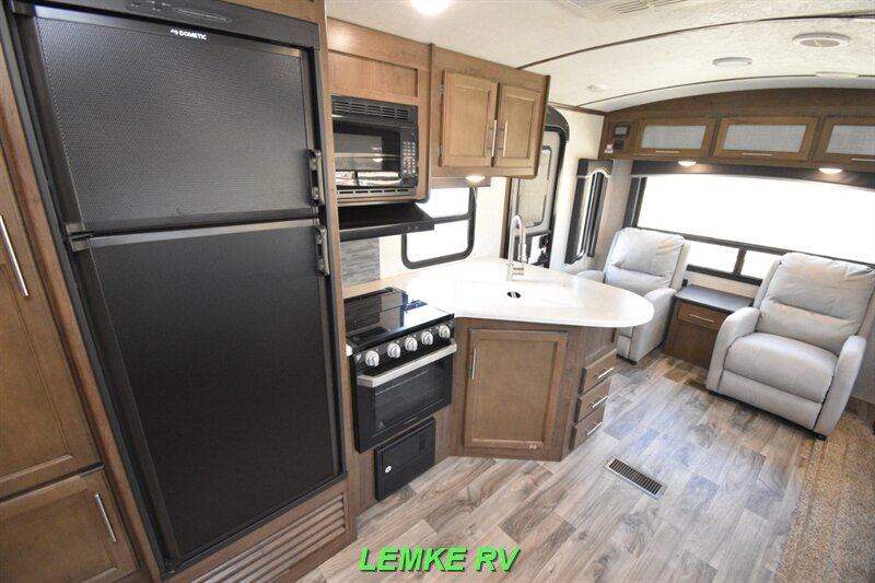 2019 Keystone Cougar Half-Ton 29RLDWE   - Photo 11 - Rocklin, CA 95677