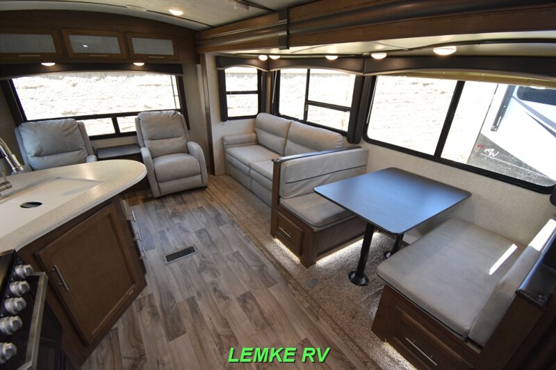 2019 Keystone Cougar Half-Ton 29RLDWE   - Photo 12 - Rocklin, CA 95677