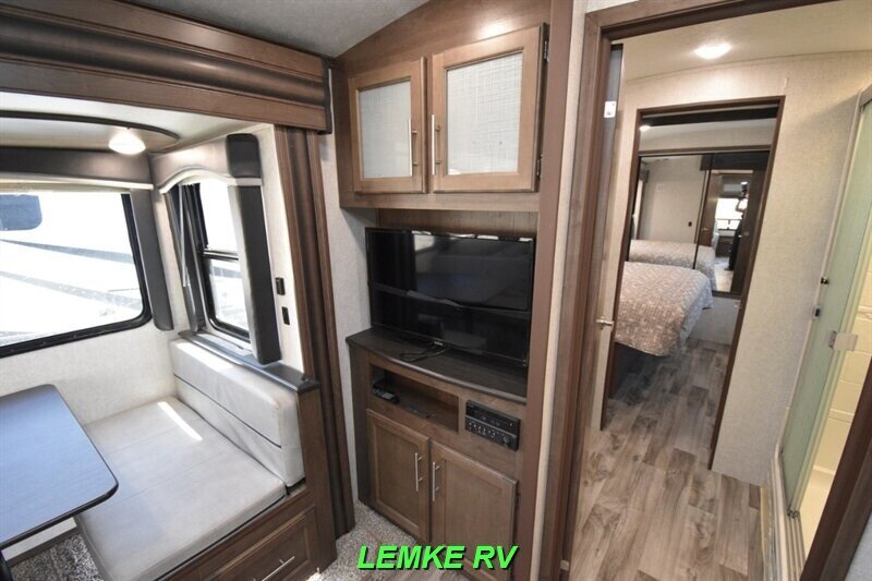 2019 Keystone Cougar 29RLD   - Photo 16 - Rocklin, CA 95677