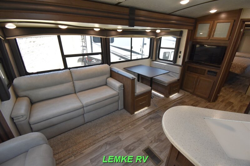 2019 Keystone Cougar Half-Ton 29RLDWE   - Photo 9 - Rocklin, CA 95677