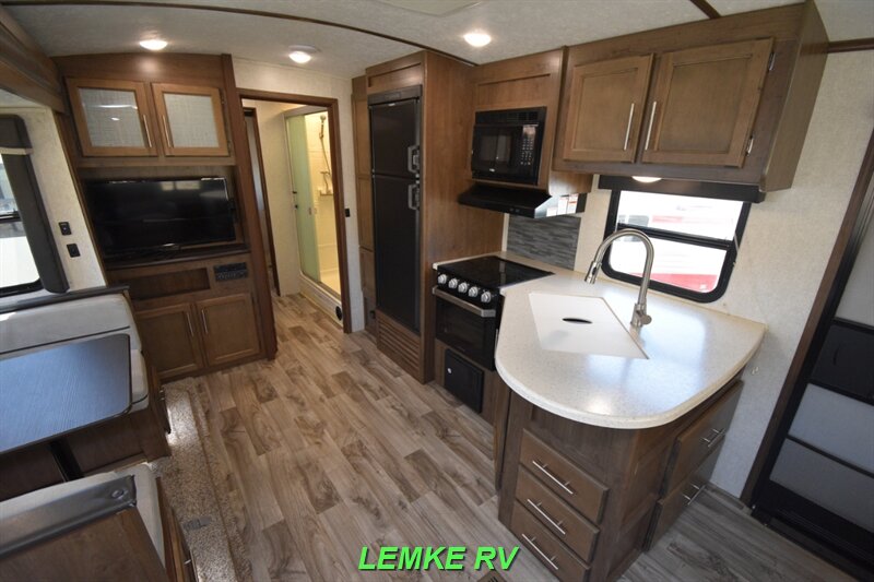 2019 Keystone Cougar Half-Ton 29RLDWE   - Photo 15 - Rocklin, CA 95677