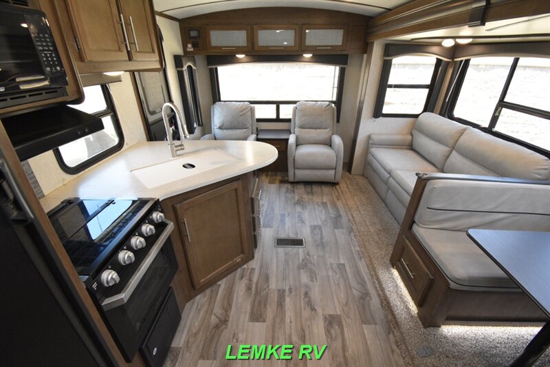 2019 Keystone Cougar Half-Ton 29RLDWE   - Photo 2 - Rocklin, CA 95677