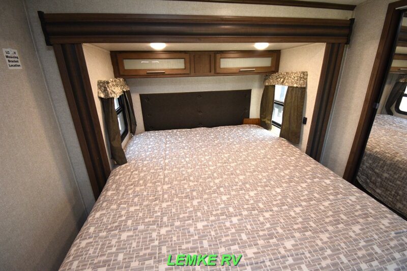 2019 Keystone Cougar Half-Ton 29RLDWE   - Photo 16 - Rocklin, CA 95677