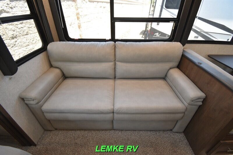2019 Keystone Cougar 29RLD   - Photo 22 - Rocklin, CA 95677