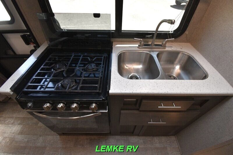 2020 Forest River Rockwood Mini Lite 2104S   - Photo 15 - Rocklin, CA 95677